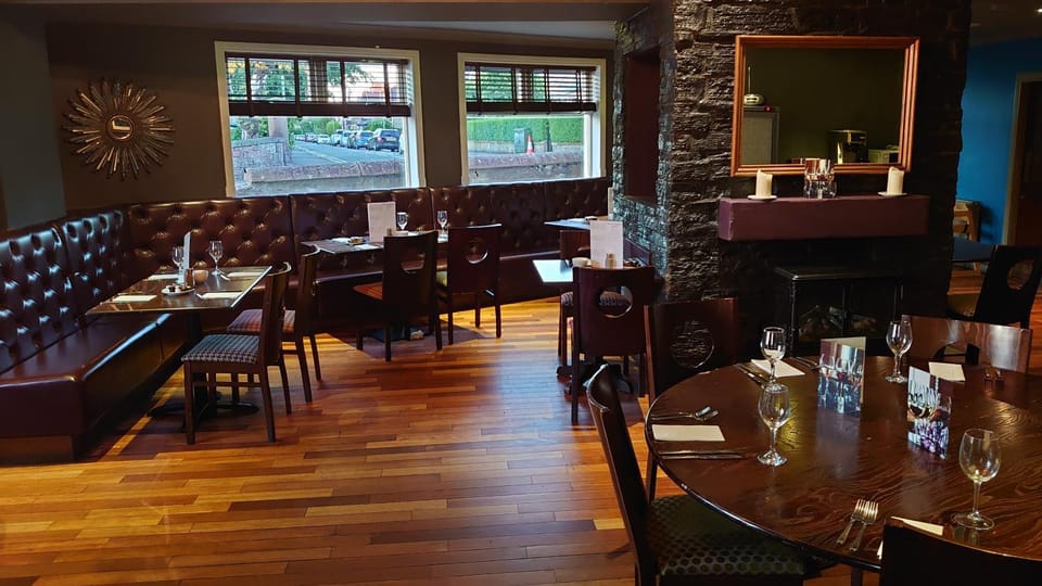 Restaurant/places to eat, Coffee/tea facilities, Dining area, On site, Meals, Breakfast, Lunch, Dinner