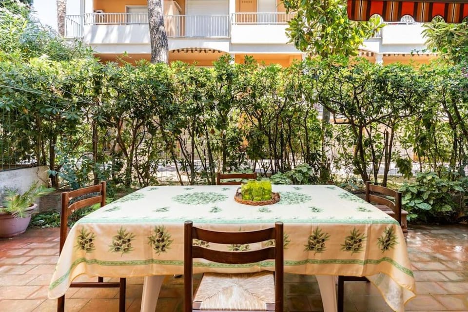 Property building, Patio, Spring, Day, Garden, View (from property/room), Balcony/Terrace, Dining area, Garden view