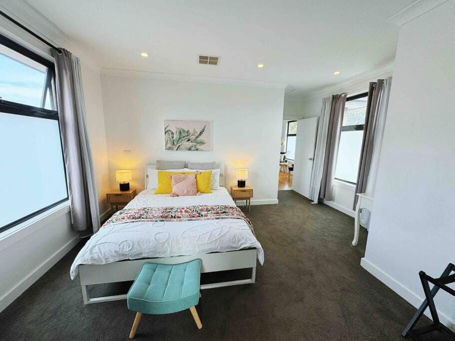 Modern house with Arcade games in a good location House in Melbourne
