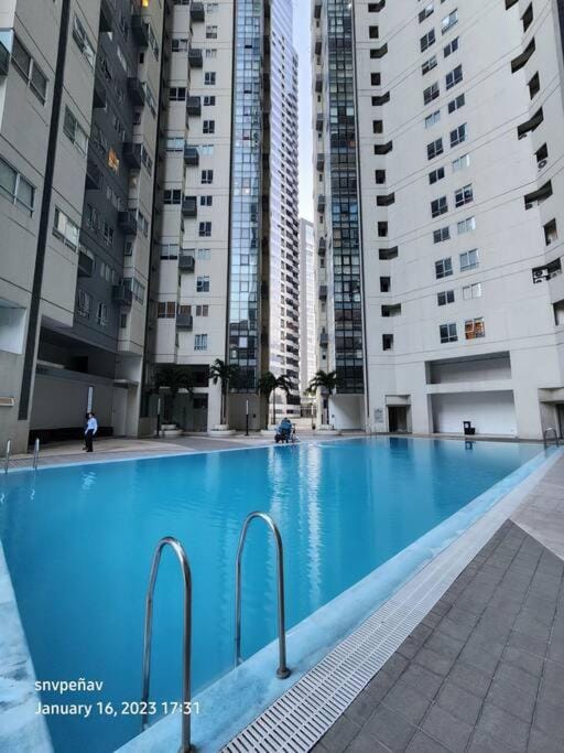 Fort Victoria Tower B Condo BGC, Taguig City Apartment in Makati