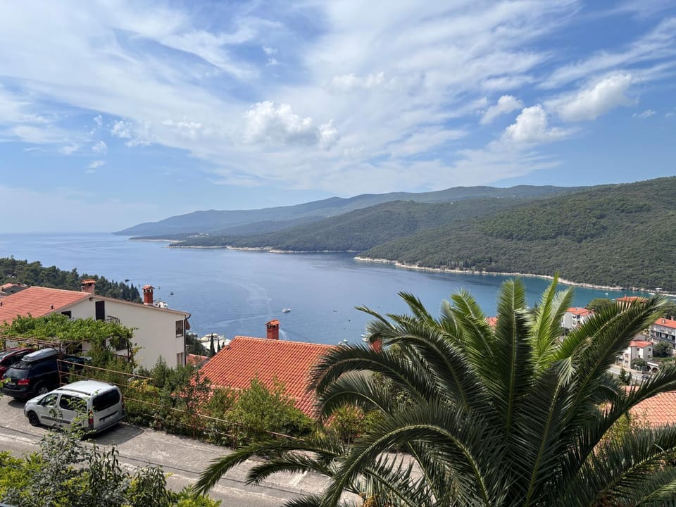 Neighbourhood, Mountain view, Sea view