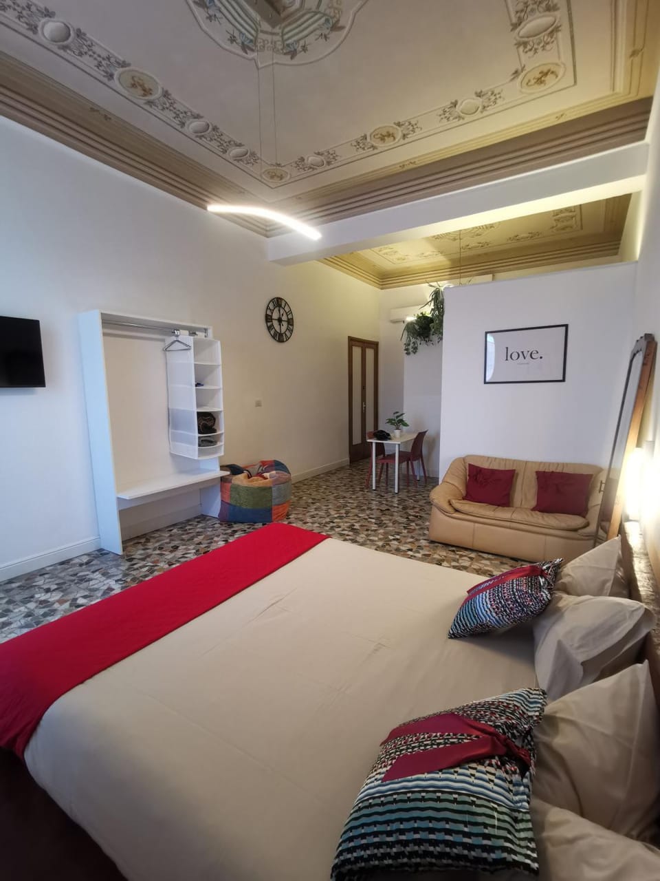 Photo of the whole room