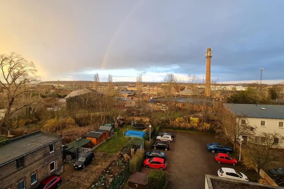 Neighbourhood, Natural landscape, City view, Location, Parking