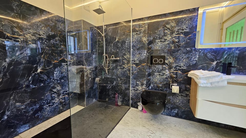 Shower, Bathroom, towels