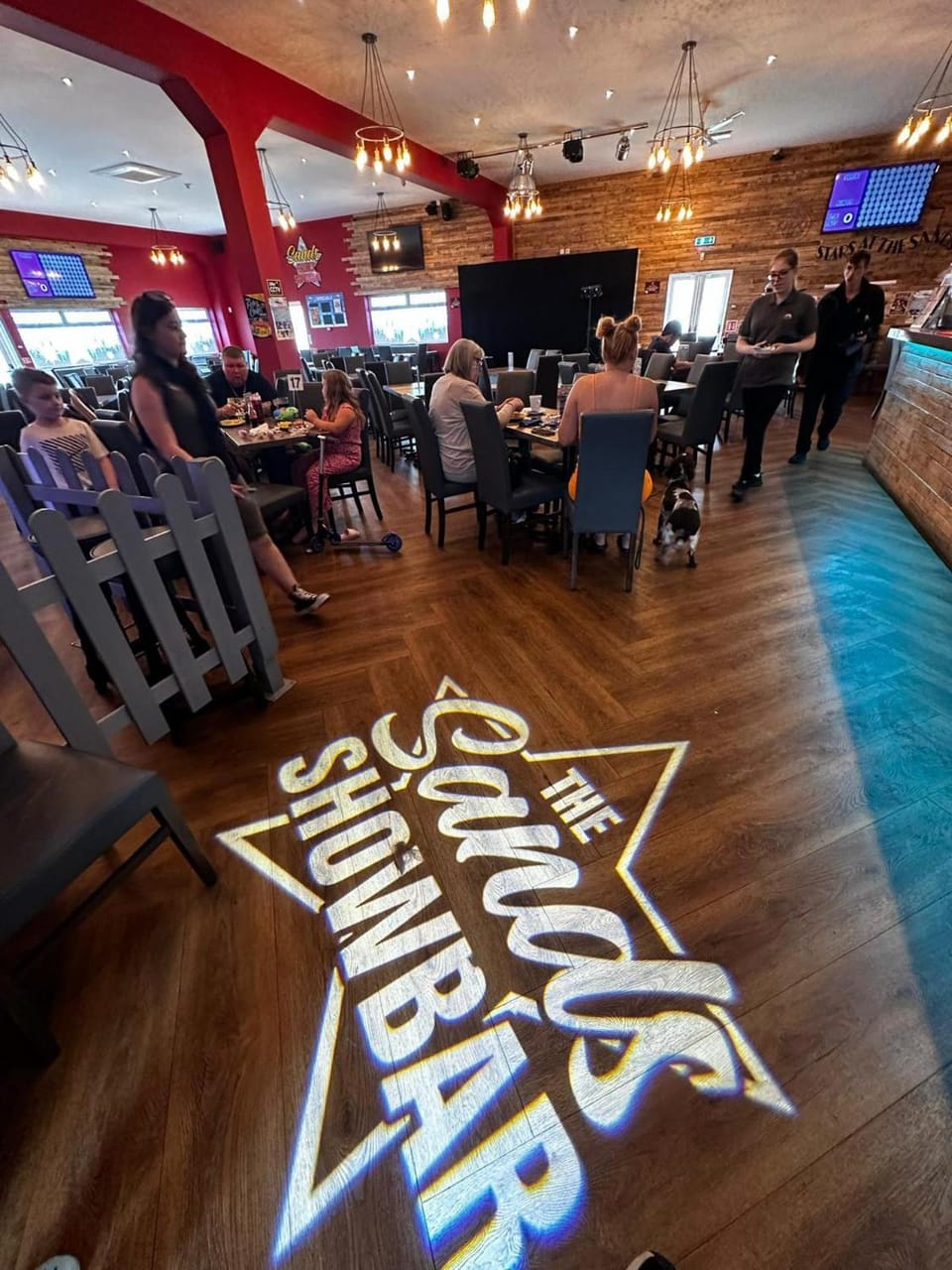 Restaurant/places to eat, Lounge or bar