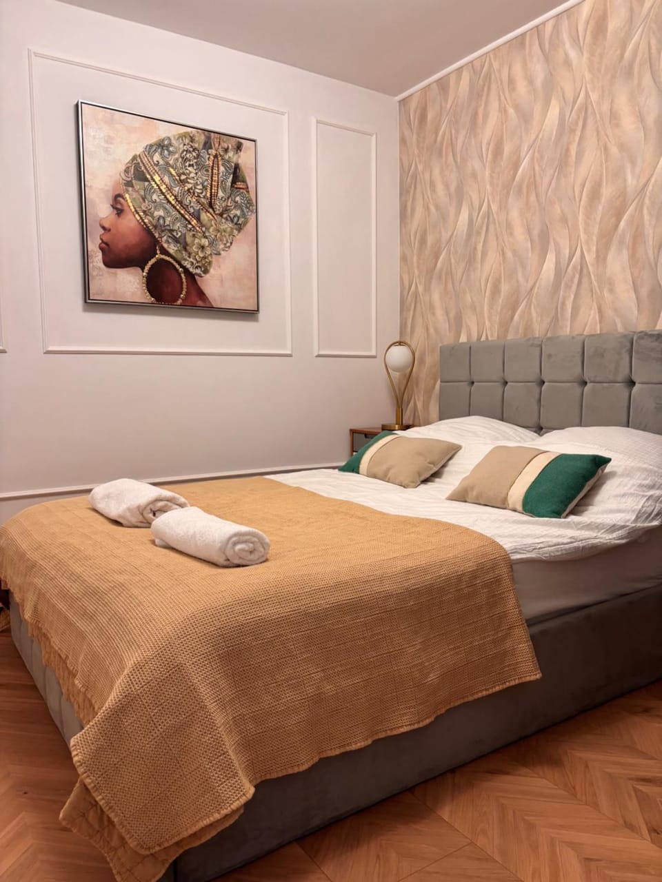 Bed, Bedroom, towels