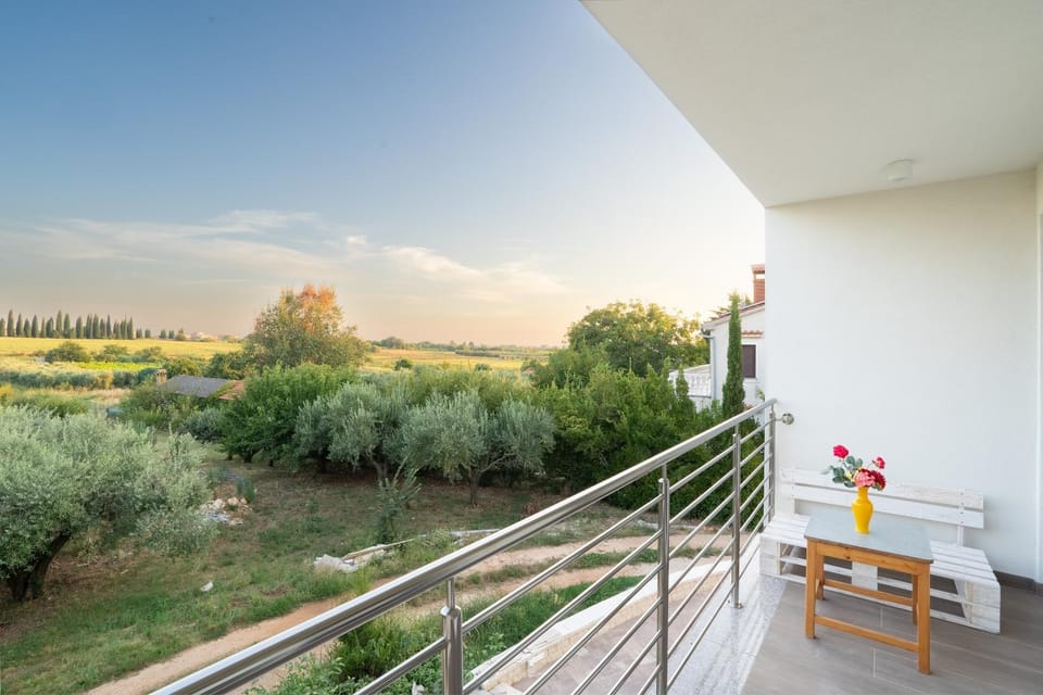 ARIEL A4, quiet area only 2 Km from the beach Villa in Novigrad