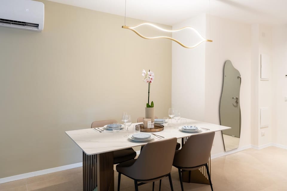 Living room, Seating area, Dining area, air conditioner