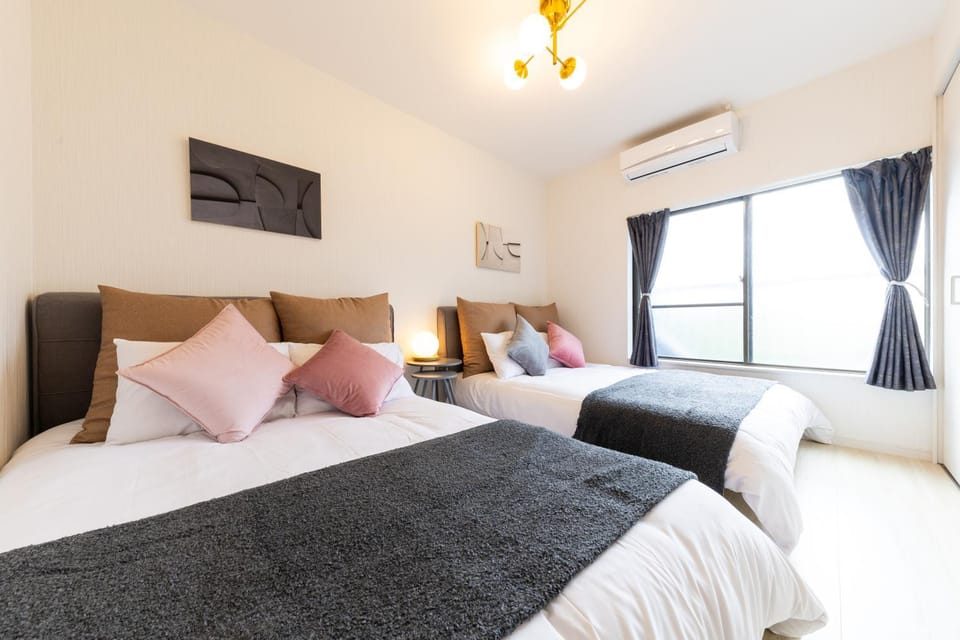Bed, Bedroom, air conditioner