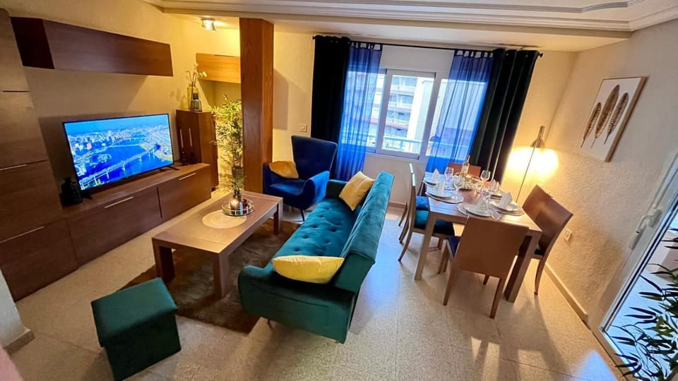 Communal lounge/ TV room, TV and multimedia, Living room, Seating area, Dining area