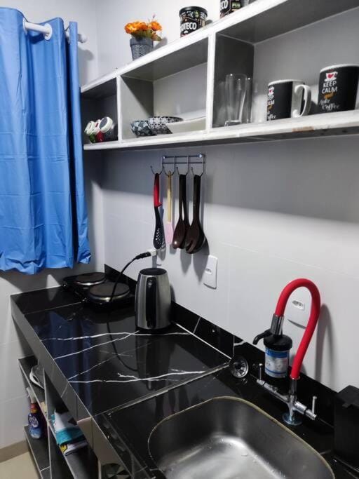 Loft 1 com ar condicionado prox Praia Laranjeiras facil acesso pela BR101 Apartment in Balneário Camboriú