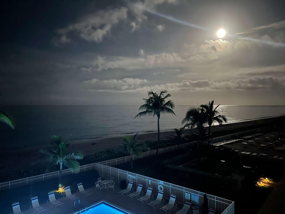 Hutchinson Island BeachFront Heated Pool Balcony Top Floor House in Hutchinson Island