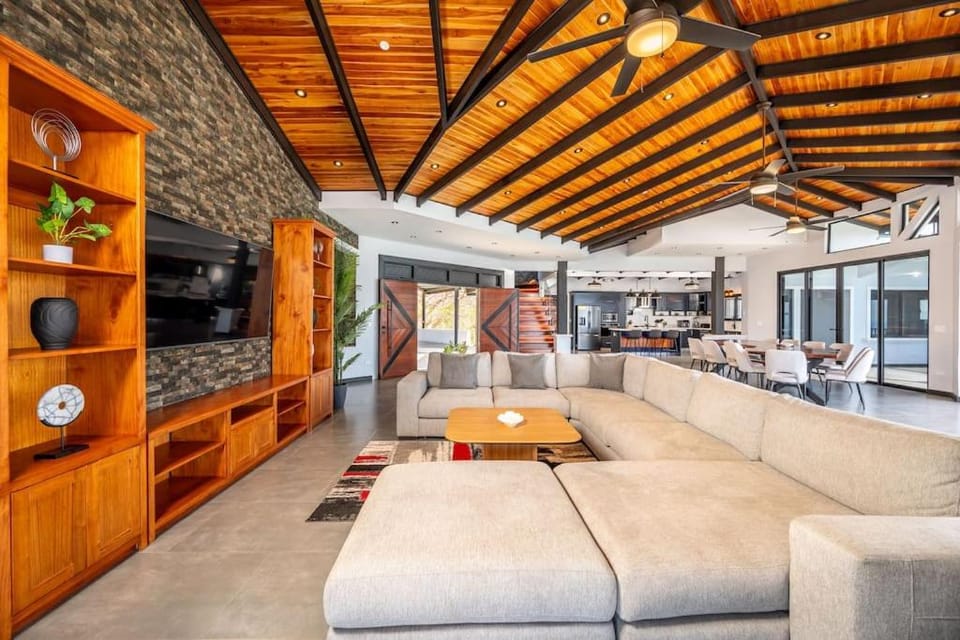Luxurious Mountaintop Retreat with Ocean Views House in Guanacaste Province