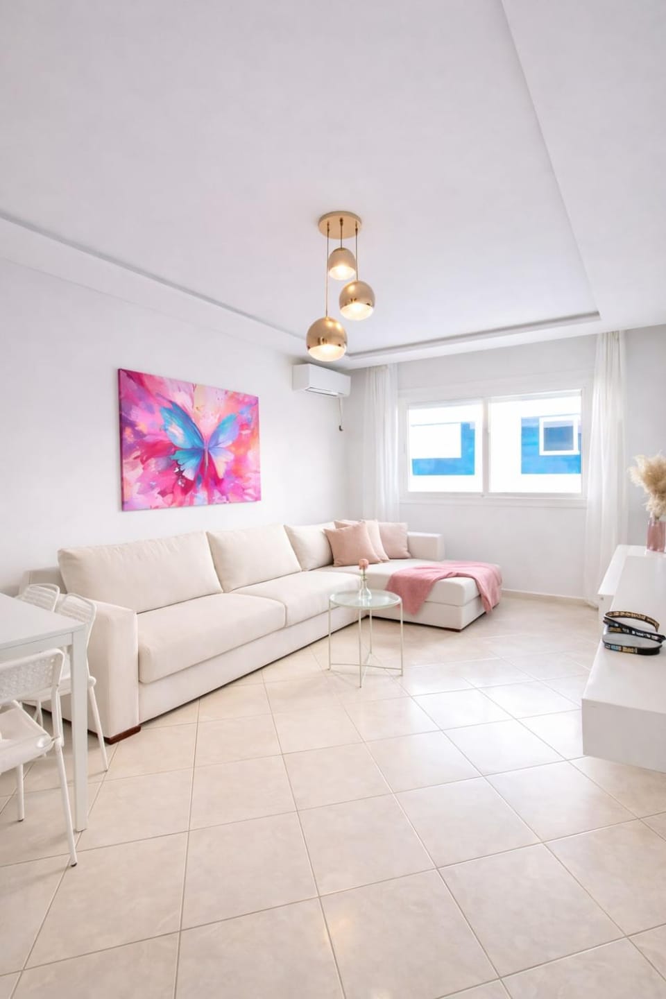 Bed, Living room, Photo of the whole room, Seating area, Bedroom