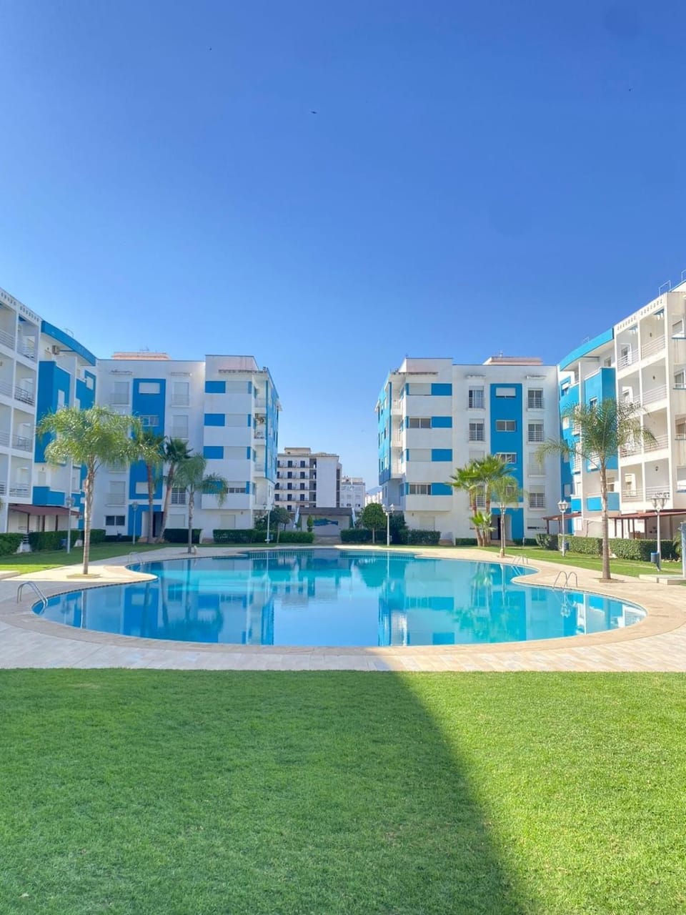 Property building, Spring, Day, Natural landscape, Pool view, Swimming pool, Location