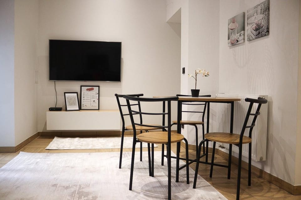 TV and multimedia, Living room, Dining area