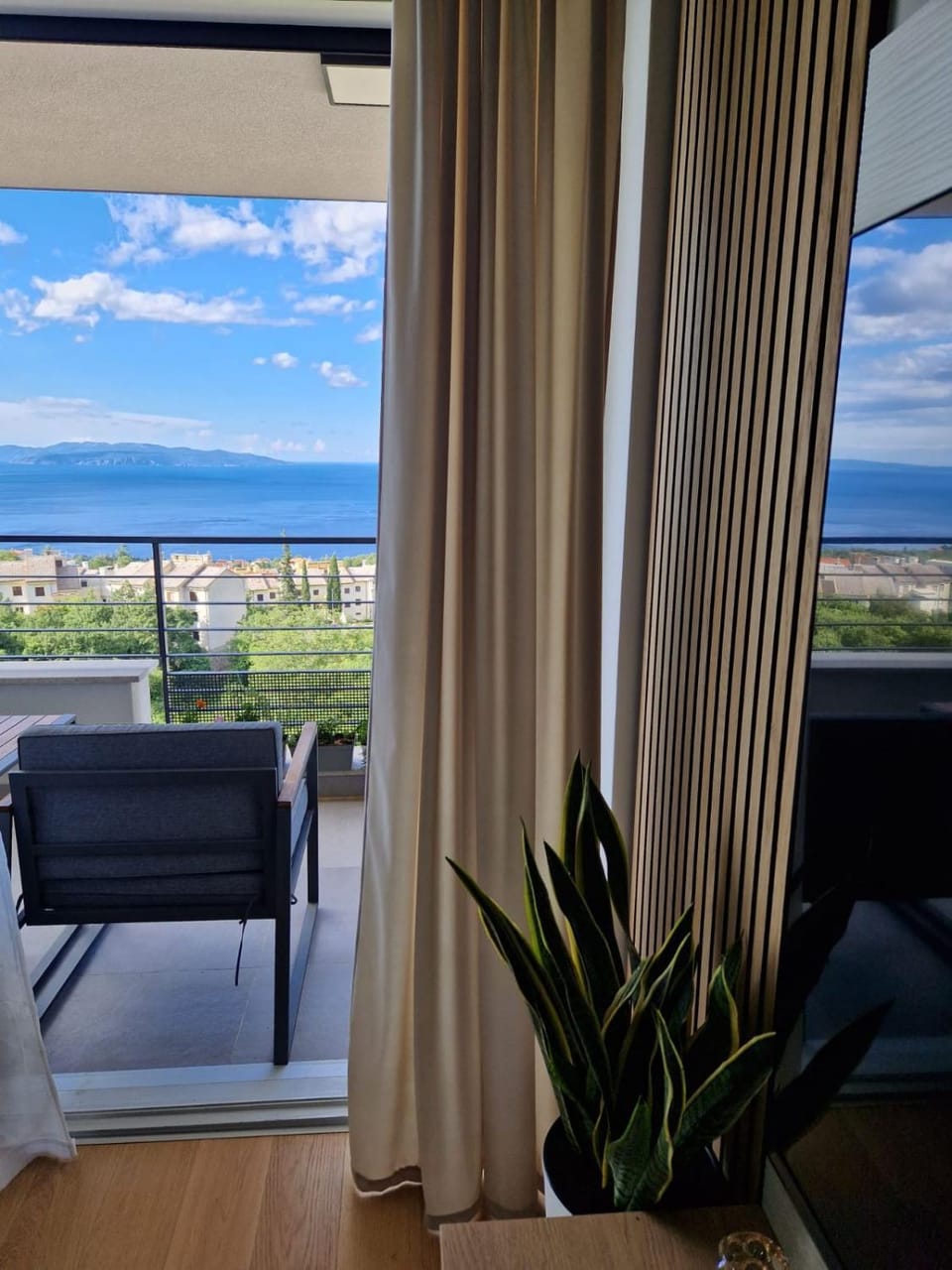 View (from property/room), Balcony/Terrace, Seating area, Sea view