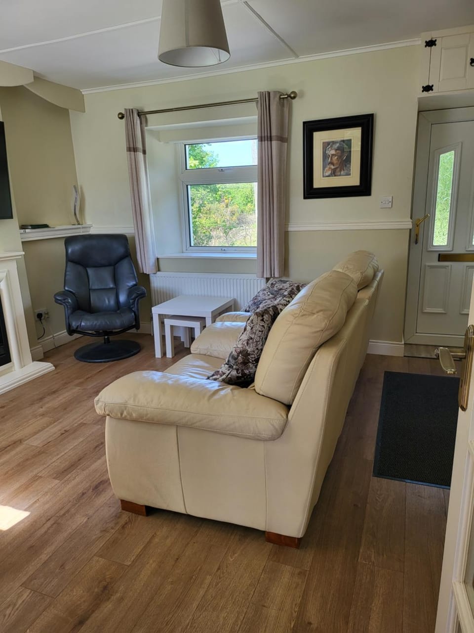 Lake lodging 1 mile from Dungloe max 2adult 1child Chalet in County Donegal