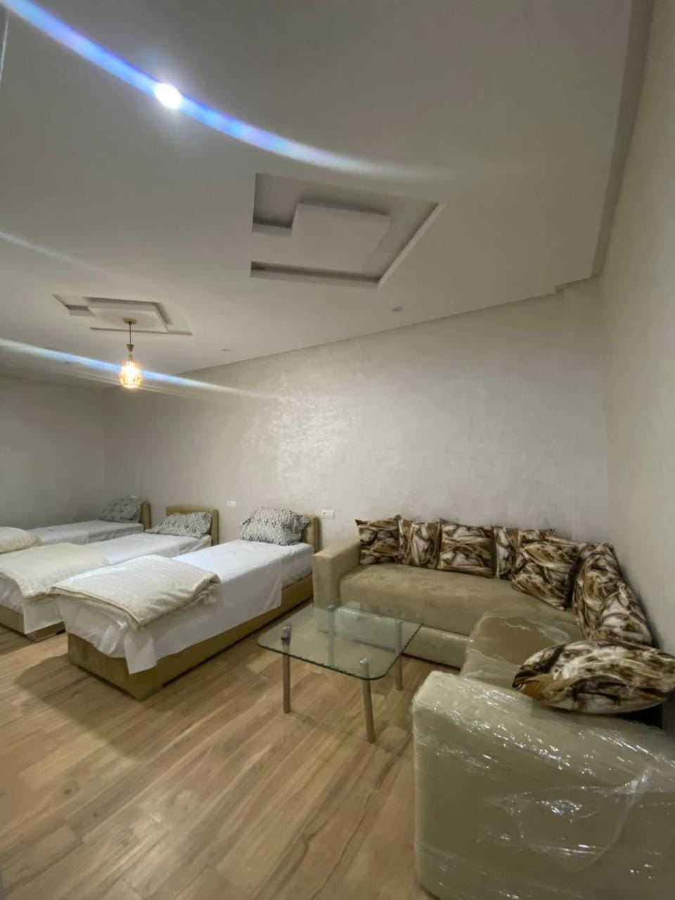 Bed, Photo of the whole room, Seating area
