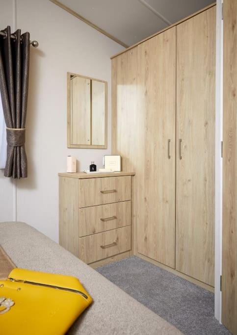 Bedroom, wardrobe