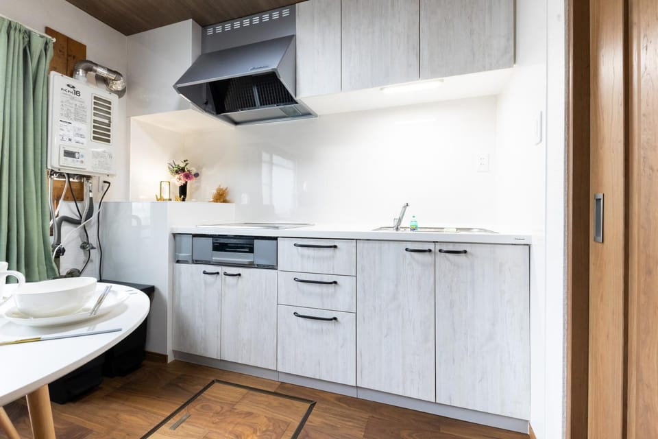 Kitchen or kitchenette, Dining area, stove