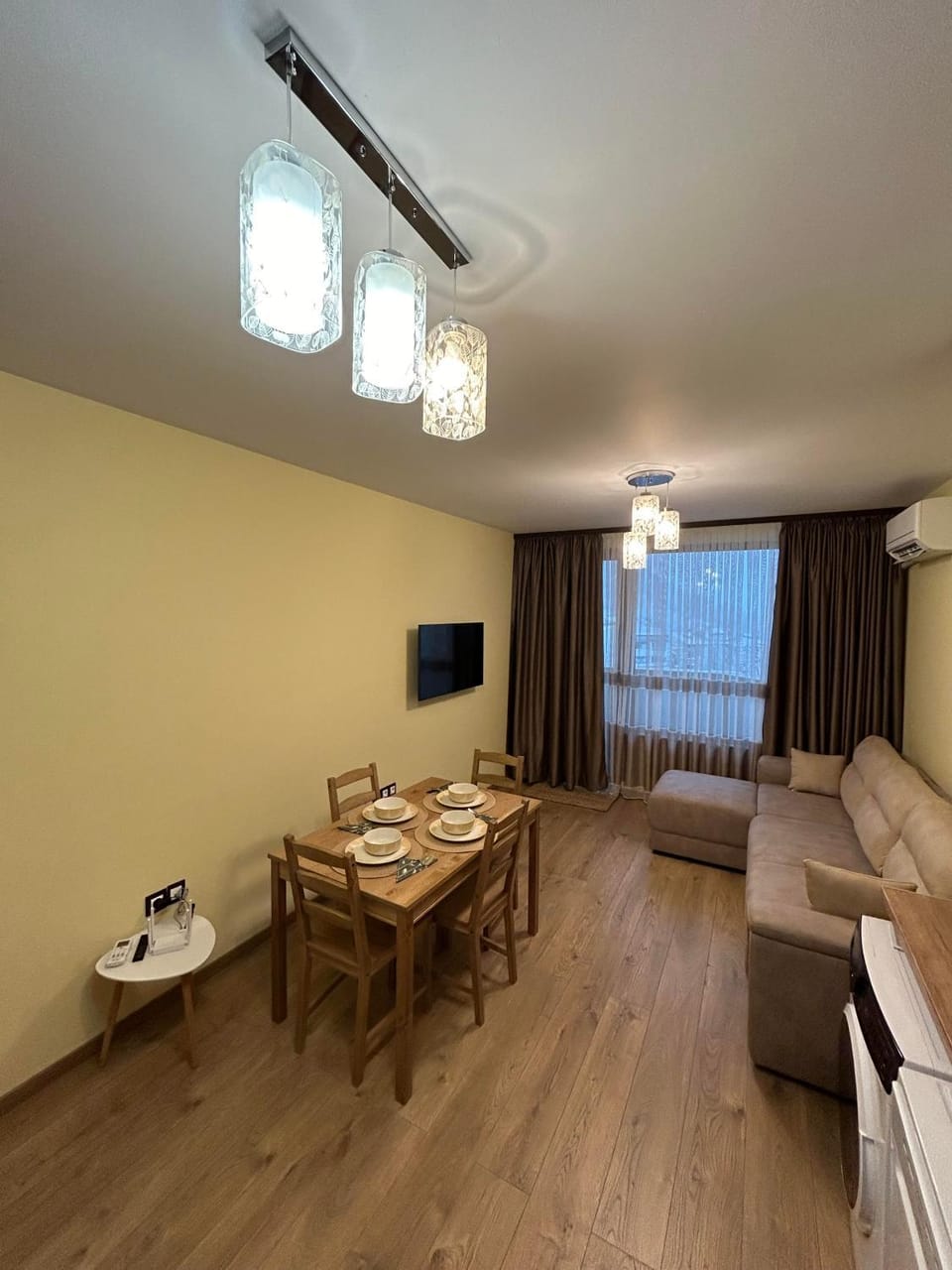 TV and multimedia, Living room, Seating area, Dining area, air conditioner