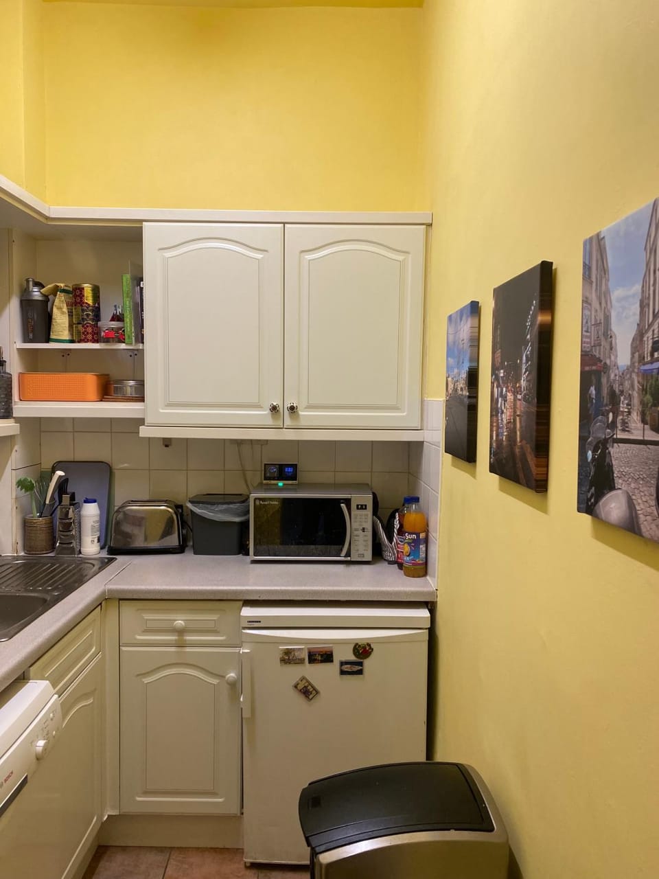 Kitchen or kitchenette, oven, stove