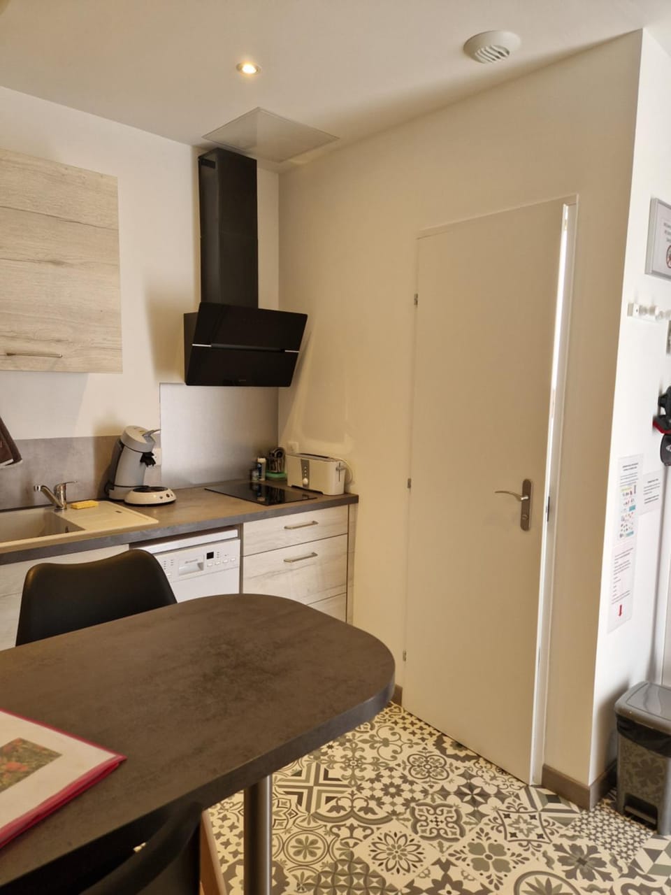 Kitchen or kitchenette, Dining area, pet friendly, stove