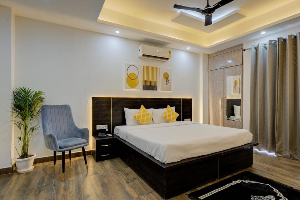 Bed, Bedroom, fireplace