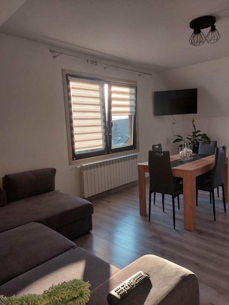 TV and multimedia, Living room, Seating area, Dining area, Evening entertainment