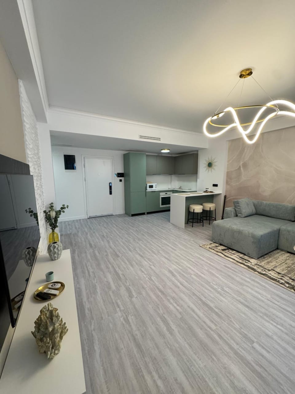 TV and multimedia, Kitchen or kitchenette, Living room, Seating area