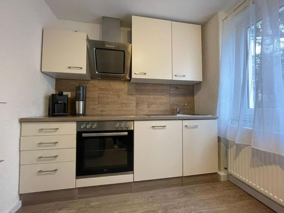 Coffee/tea facilities, Kitchen or kitchenette, dishwasher, stove, toaster
