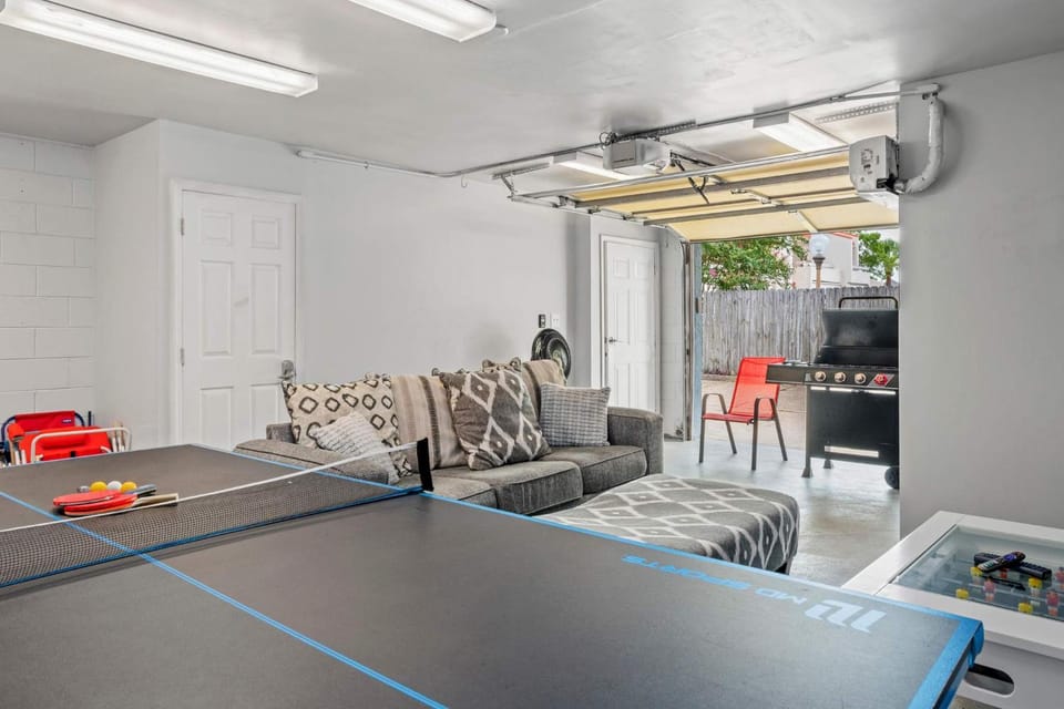 Dest-Zen Gated Beach Access Game Room House in Destin