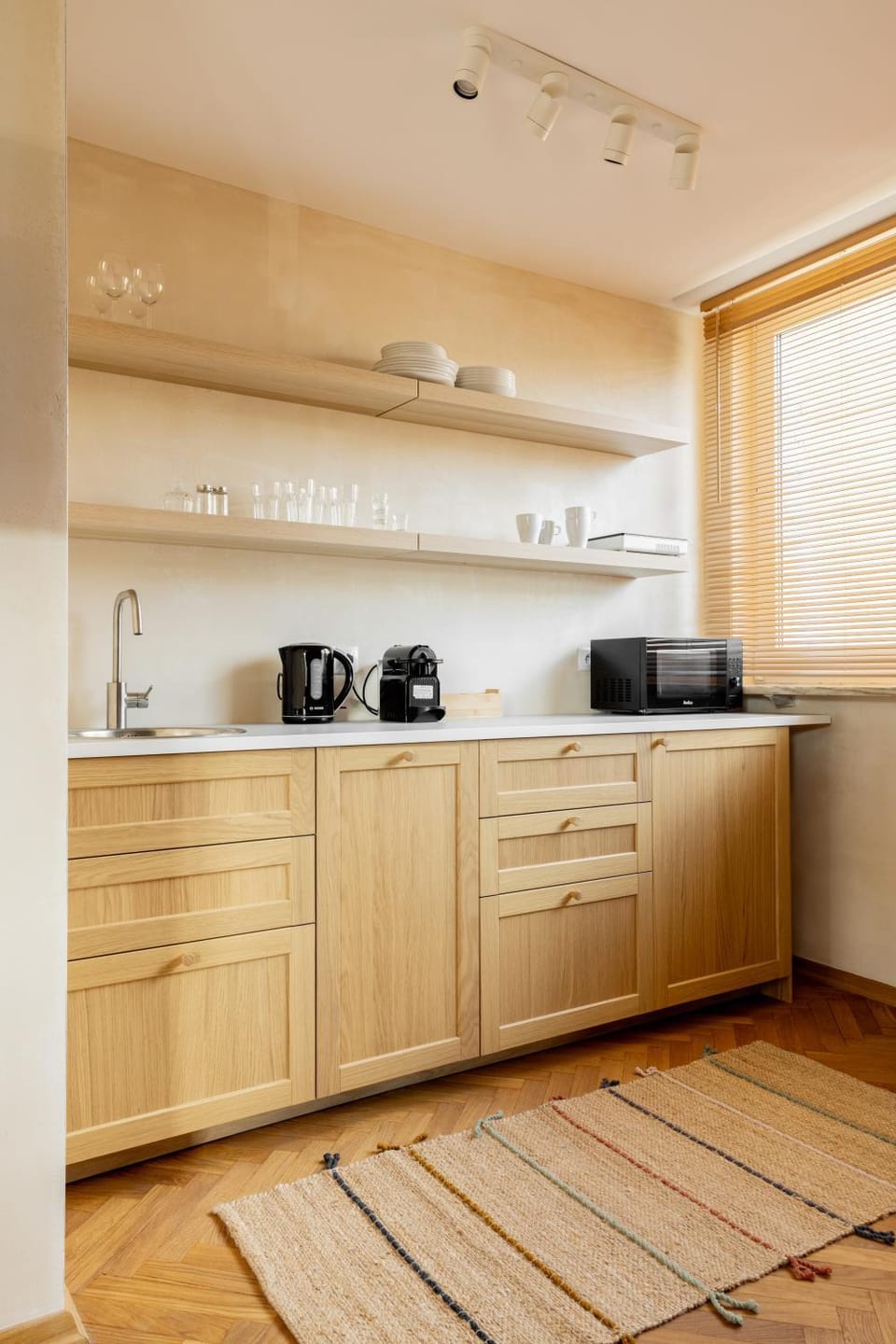 Coffee/tea facilities, Kitchen or kitchenette, dishwasher, microwave