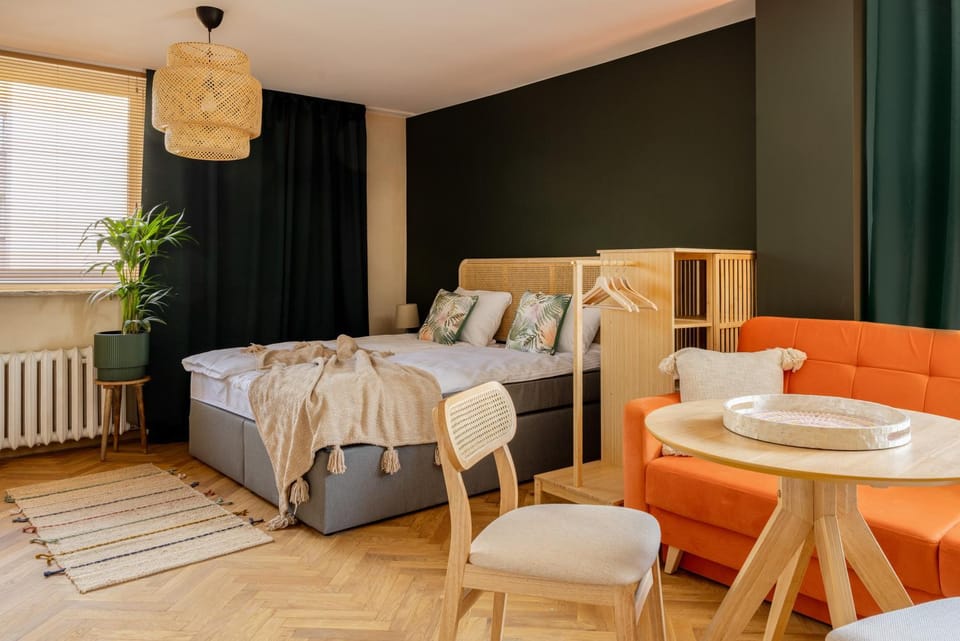 Bed, Photo of the whole room, Dining area, Bedroom