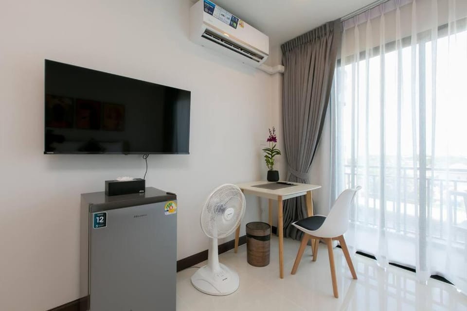 WOW Academy Balcony 2B Fitness Street Phuket Apartment in Chalong