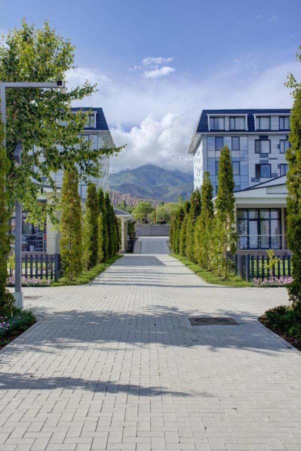 Neighbourhood, Mountain view, Street view