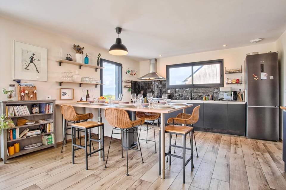 Dining area, kitchen