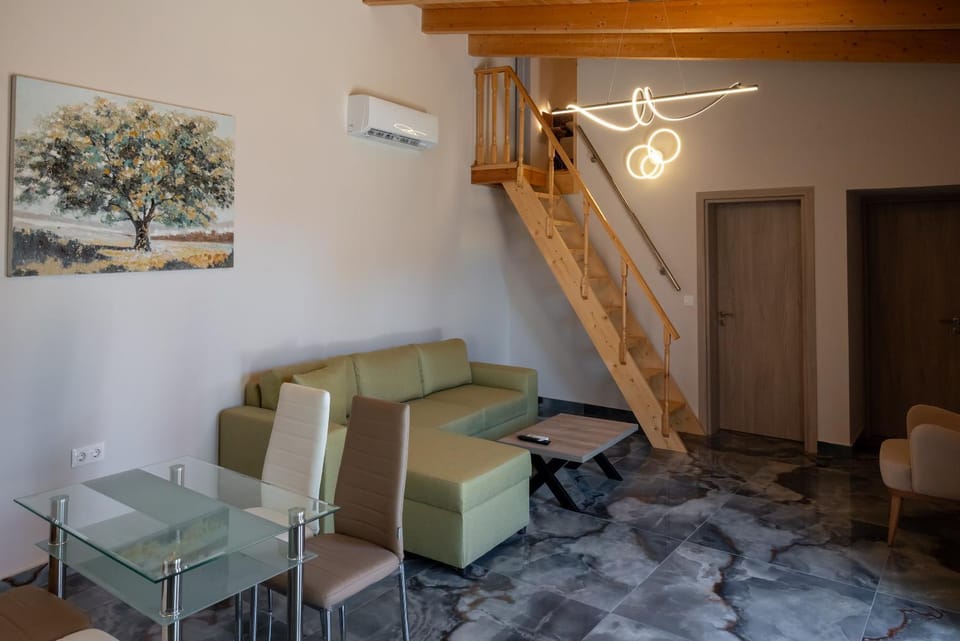 Living room, Dining area