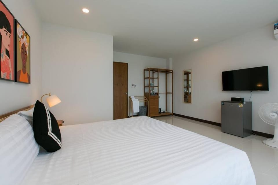 WOW Academy 3B Top Floor Fitness Street Apartment in Chalong
