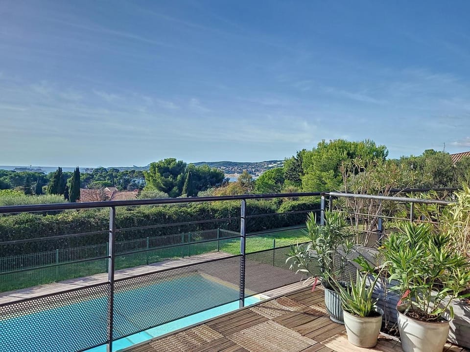 Pool view, Pool view, Sea view, Sea view, Swimming pool