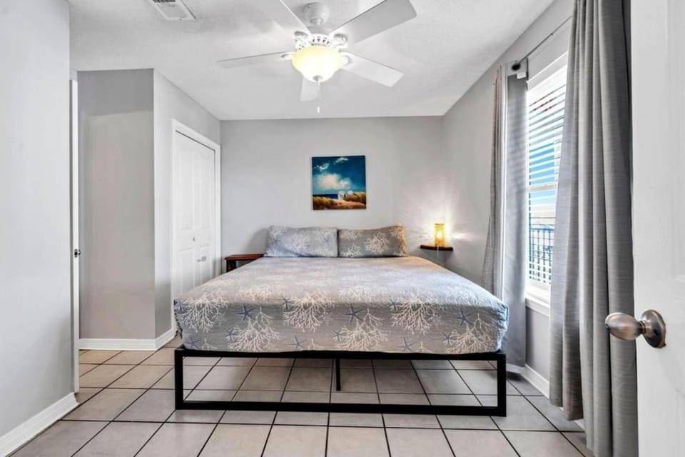 Caribleu Getaway Beach View Hot tub & Pool House in Destin