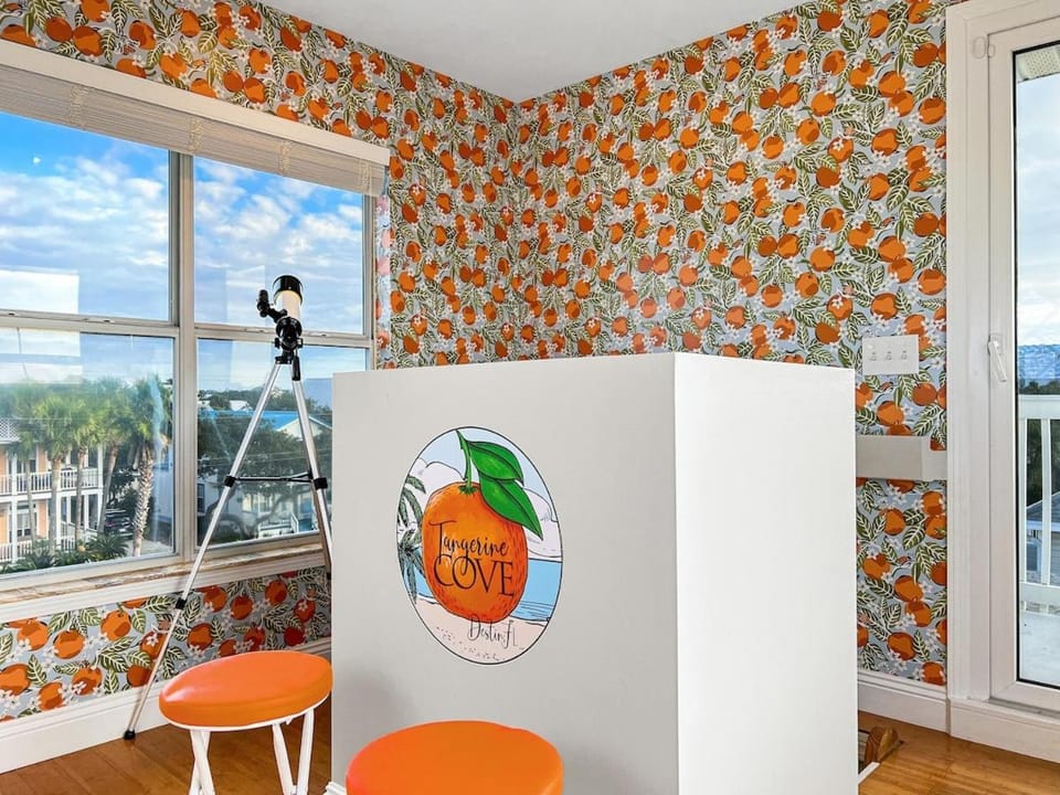 Tangerine Cove 1 Block to Beach Community Pool House in Destin