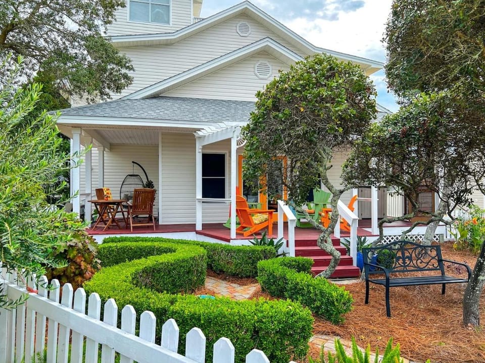 Tangerine Cove 1 Block to Beach Community Pool House in Destin