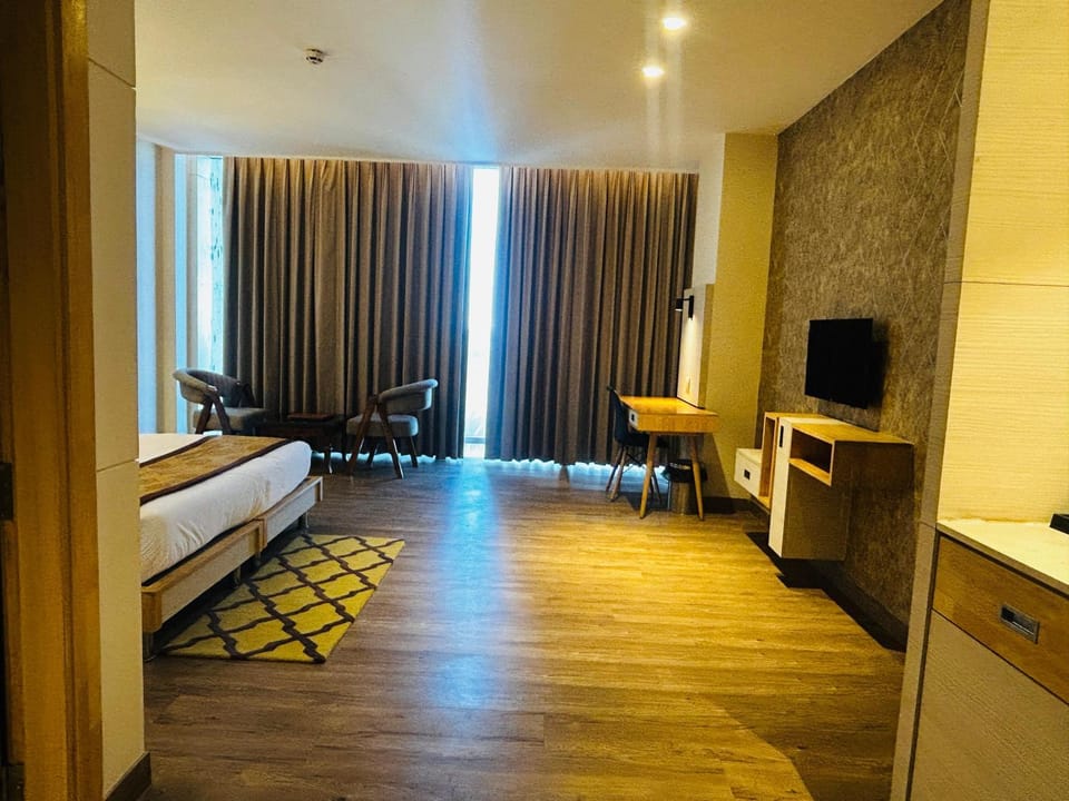 Photo of the whole room, Bedroom