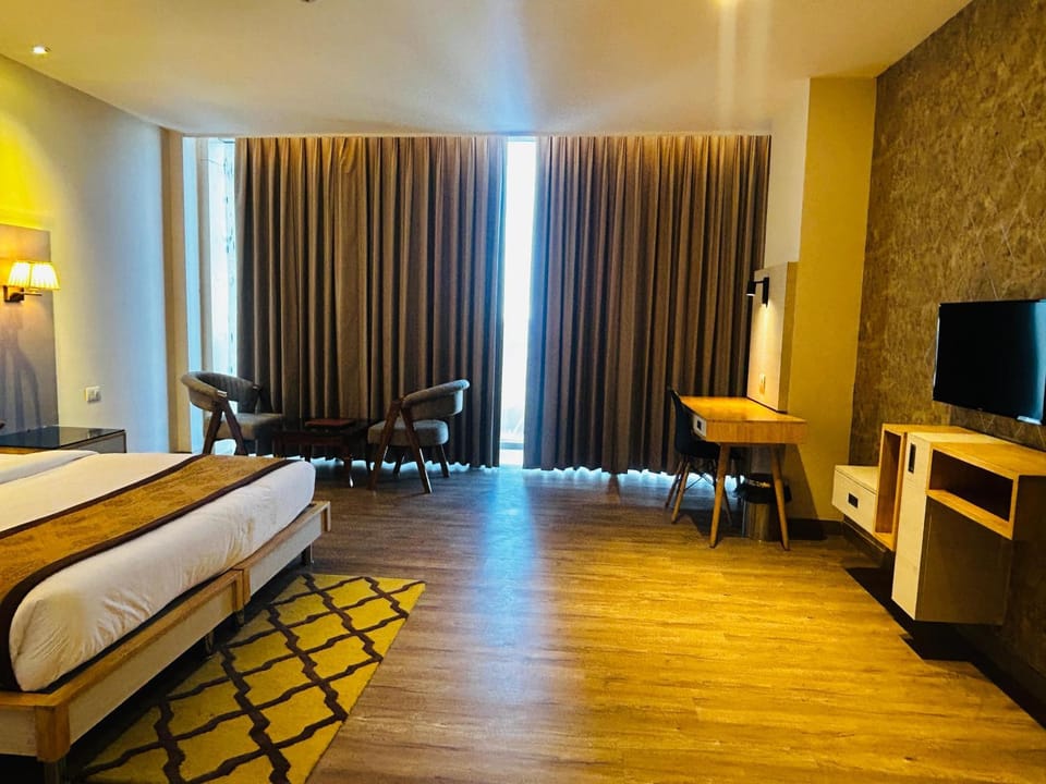 Photo of the whole room, Bedroom