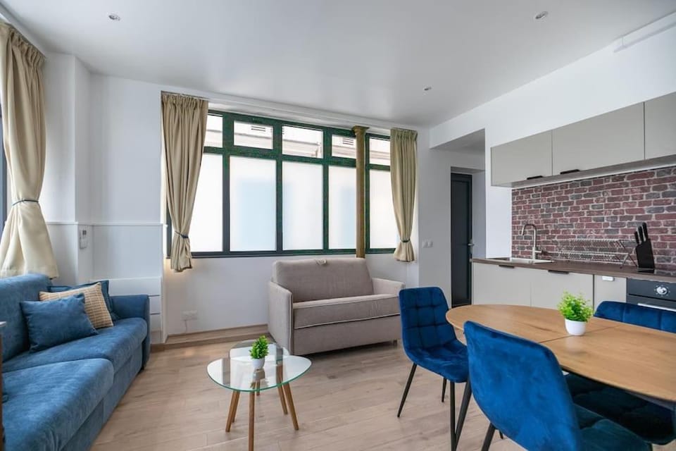 New two bedroom two bathroom apartment Paris 15 near Eiffel with air conditioning Apartment in Paris