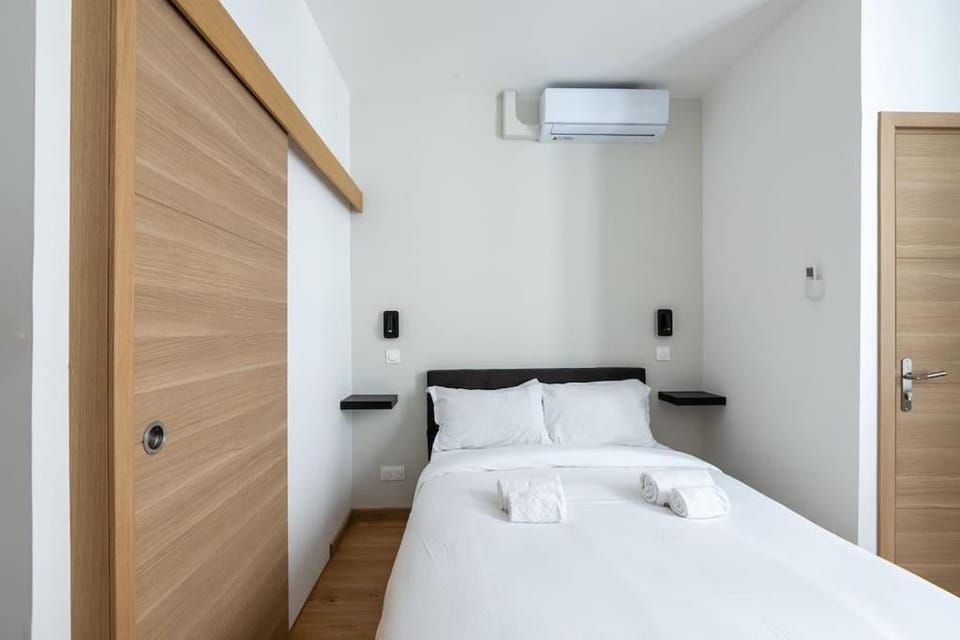 New two bedroom two bathroom apartment Paris 15 near Eiffel with air conditioning Apartment in Paris