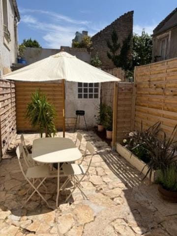 Patio, Dining area