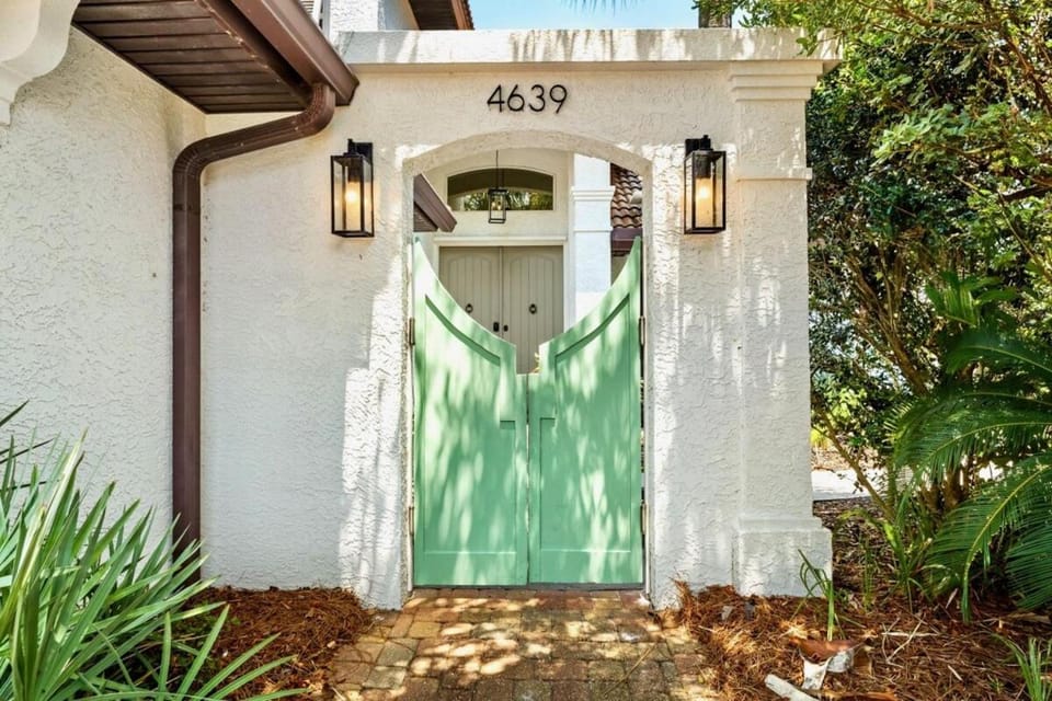 Private Tropical Oasis Near Beach Hot Tub&GolfCa House in Destin